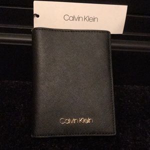 NWOT Calvin Klein Passport Wallet